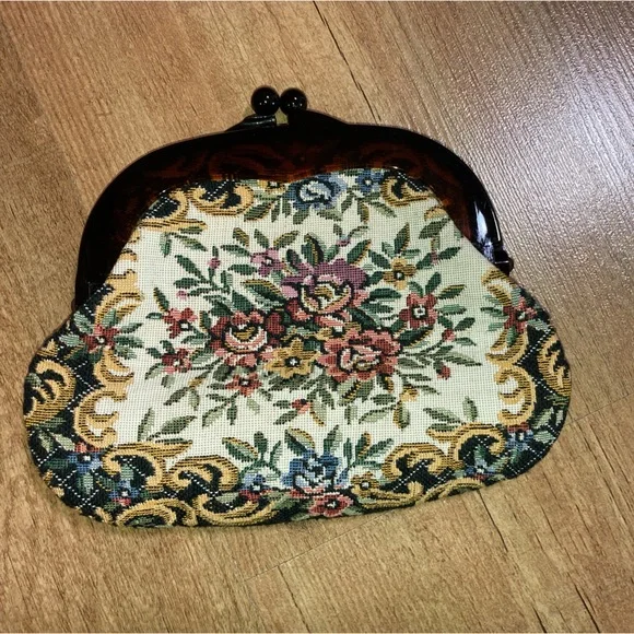 VINTAGE TAPESTRY FLORAL COIN PURSE WITH LUCITE KISS LOCK HAND MADE IN JAPAN - Picture 3 of 8